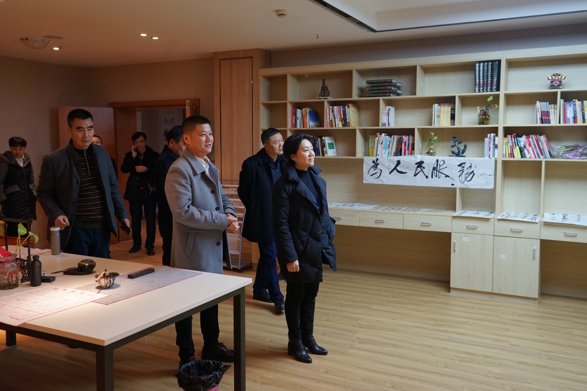 5參觀書畫閱覽室，觀看老人字畫.JPG
